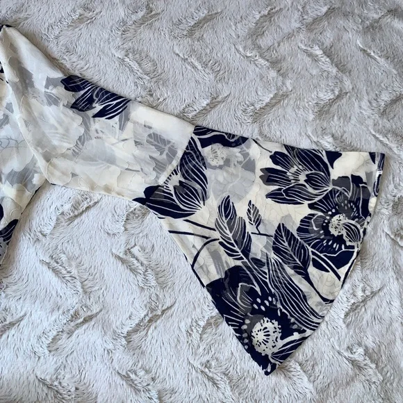 Altar’d State - Navy Blue / White Kimono - Picture 4 of 9